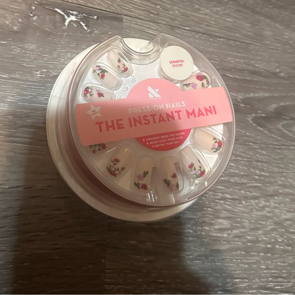 The Instant Mani Floral Press-On Nails - Pink and White